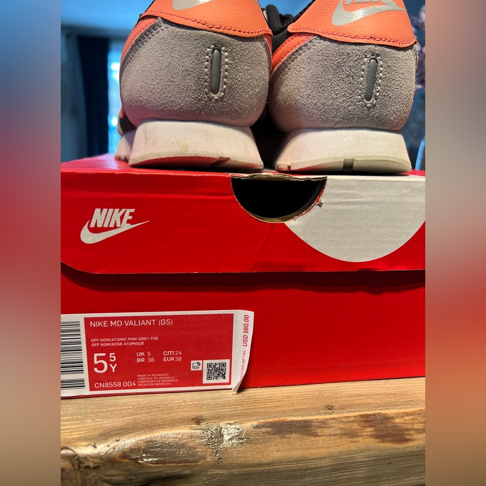 Nike MD Valiant Girls 5 1/2 youth. Atomic pink /gray fog.